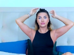 amateur blonde solo webcam