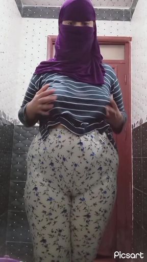 Girl big ass and big boobs