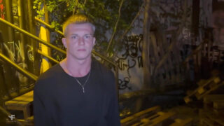 Amatérský potetovaný ruský tatínek bez sedla orál gay děvka s velkým penisem a intenzivní felací a spermatem