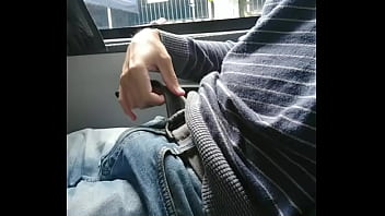 Hand job in a bus till cumming