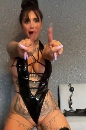 Dominant Tattooed MILF Commands Your Strokes Now