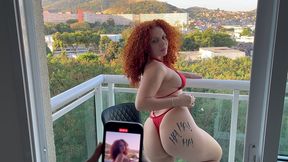 modelo ruiva contrata fotografo e ele acaba leitando a buceta dela na varanda para vizinhos verem