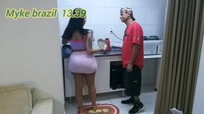 vitoria beatriz ela e uma cozinheira muito boa eu preferir comer a rabada ela estava na cozinha ela adora dar o cuzinho ela pediu porra gosar na boca dela