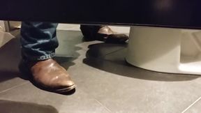 wc hunting in the bathroom