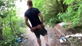 Ansiktsprut, orgie, barbacka, gruppsex, utomhus, muskel – offentlig film med amerikanen Gabriel Cross som blir analknullad