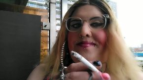 Blonde Ts slut Stefanie smoking