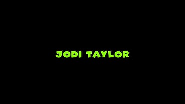 Jodi Taylor Gives Scott Lyons Sloppy Blowjob Facial