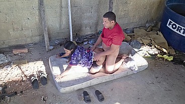 Comendo a filha da puta da sapatão dando o cu no terraço