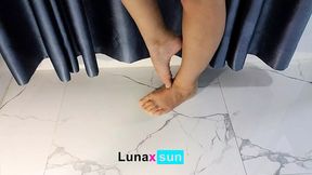 Watch my FEETS! You jerk off and cum now &#x2013; Luna Daily Vlog &#x2013; LunaxSun