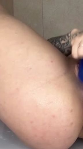 She fell on her back to be fucked by a smurf member