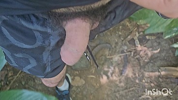 Esperando uma mamada no parque.