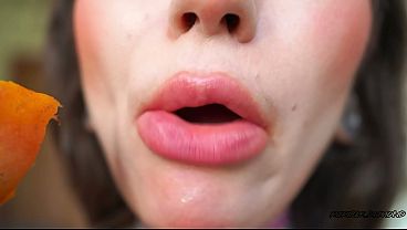 Sweet mouth game juicy lips and sticky saliva