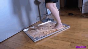 Viky Bare Feet Stuck HD