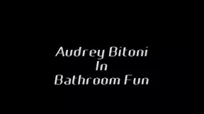 Diva Audrey Bitoni gets fucked in public toilet