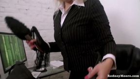 MILF knows how to work for and with cum