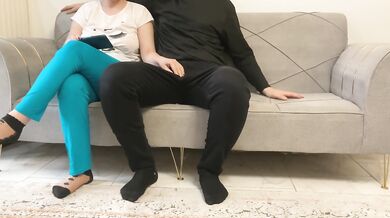 زندای قبول کرد بهش فیلم سکسی نشون دادم و تحریک شدیم همدیگه رو مالیدیم