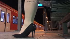 Crossdresser Selfbound at train station