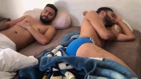 amigos acordam no tesao