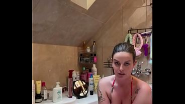 Stunning milf brunette Katy Feet first washes wet soles and then her perfect toes with soap