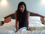 chica trans super sexi masturbandose con las piernas