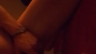 Twinks gay Rusia putih kurus mendapat pantat awam tegar berdebar-debar