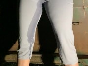 Babe drenches her yoga pants behind dumpster