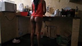 a modelo estava sosinha e eu entrei na casa dela e vi ela so de calcinha