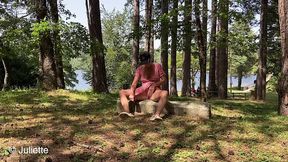 je me masturbe devant des voyeurs au lac des montagnes