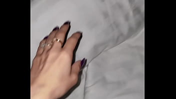 Hello la Team ! Nouvel &eacute_pisode ! Invit&eacute_e &agrave_ un repas chez des amis, j'_...