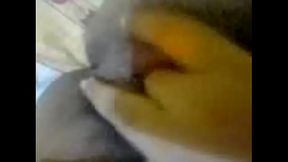 Mi mujer se mete el dedo y me manda el v&iacute_deo.