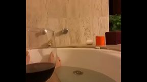 Mis piernas calientes en la ba&ntilde_era