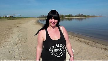 PRIVATE BBW OUTDOOR-SCHLAMPE LUTSCHT FREMDE SCHW&Auml_NZE