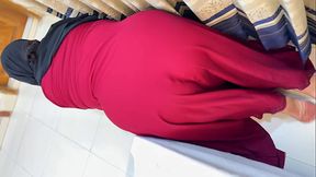 Red Burqa-clad Saudi Big Ass Hot maid gets stuck under Boss'_s bed For Anal Sex while cleaning house