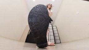 Brianna - crushed by her sandals VR 360 Full HD