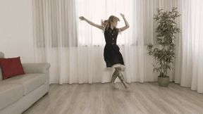 Stella, foot tapping to the rhythm ! ( DANCING )