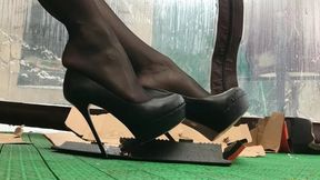 high heels crush cardboard box, high heels crush, high heels stomping, high heels bending