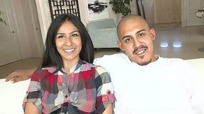 Spicy Latina amateur has her pussy stretched out