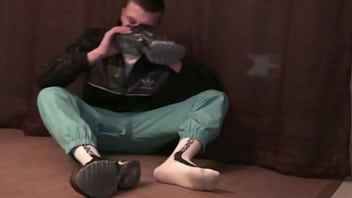 Solo sneaker masturbation with sneaker snisff