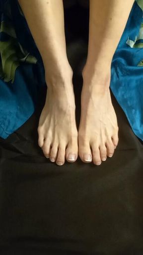 ASMR- audio & visual of sqeezing lotion through fingers, with bare feet below