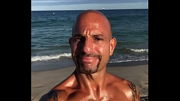 ITALIAN TAN PORNSTAR WITH ABS MAXXX LOADZ AT THE BEACH