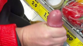 Extreme risky handjob in supermarket an wiped cum on product :p !