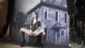 430 - Photoshoot Backstage With Sharlotte Thorne