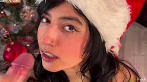 Aaliyah Yasin Gets a Big Christmas Facial