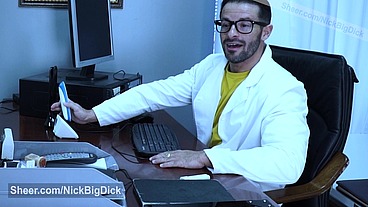 EL DOCTOR SE FOLLA EN LA CLINICA DEL GINECOLOGO A ESTA CHICA DE LONDRES