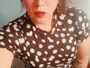 chica trans jugando con su pene