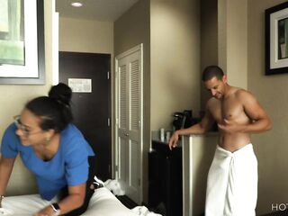ROOM SERVICE! EMPLOYEE IS HELD BY THE GUEST DURING THE TIME THAT CLEANING THE 4TH