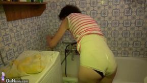 ”Hot Chick & Nasty Gilf Masturbate”