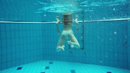 Underwater hottest babe Zelenkina swims naked