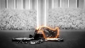 Hard jerking off my Boyfriend at a public beach - Quick Risky outdoor Handjob with huge Cumshot