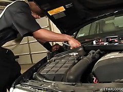 Layla Rider Pays Mechanic With Fat Ass